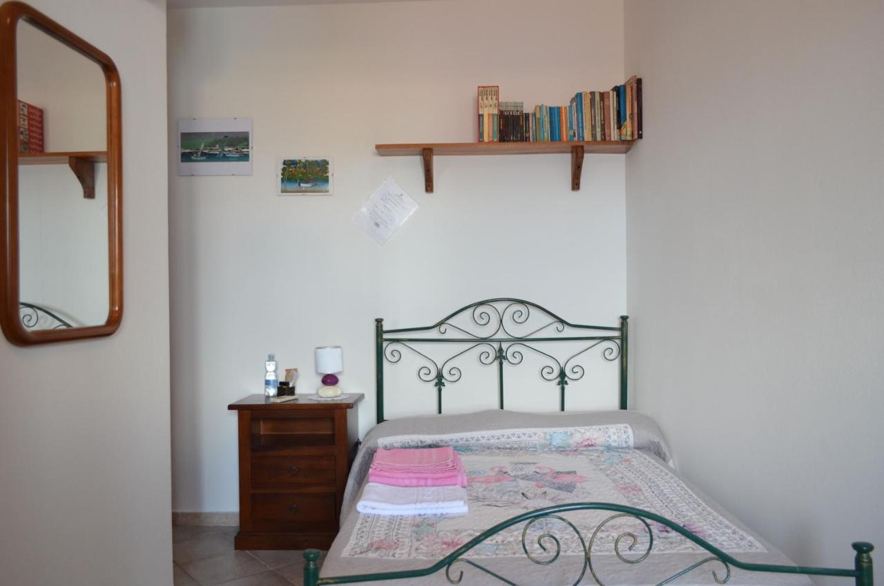 B&B Belvedere SantʼAntìoco Esterno foto