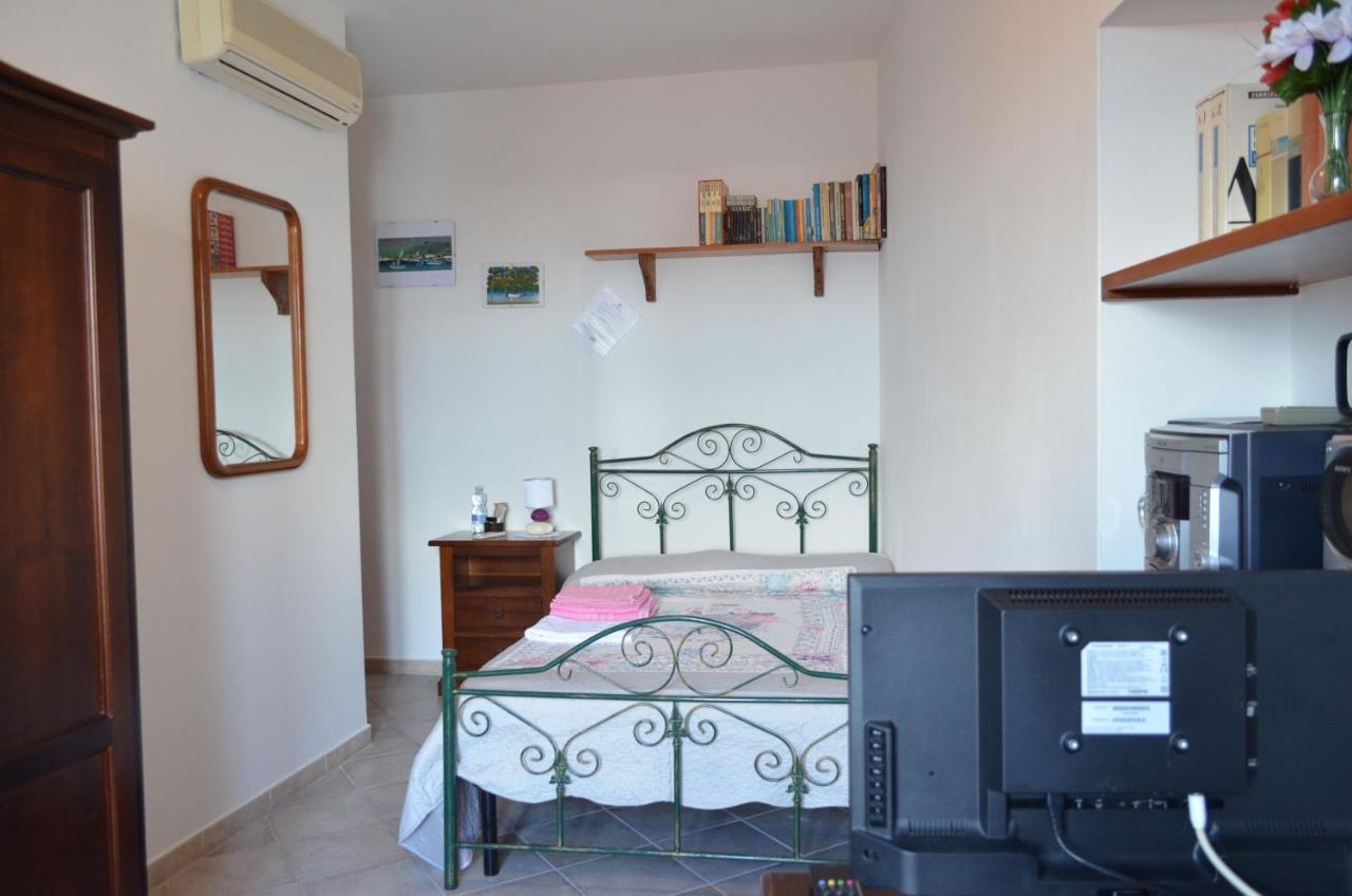 B&B Belvedere SantʼAntìoco Esterno foto