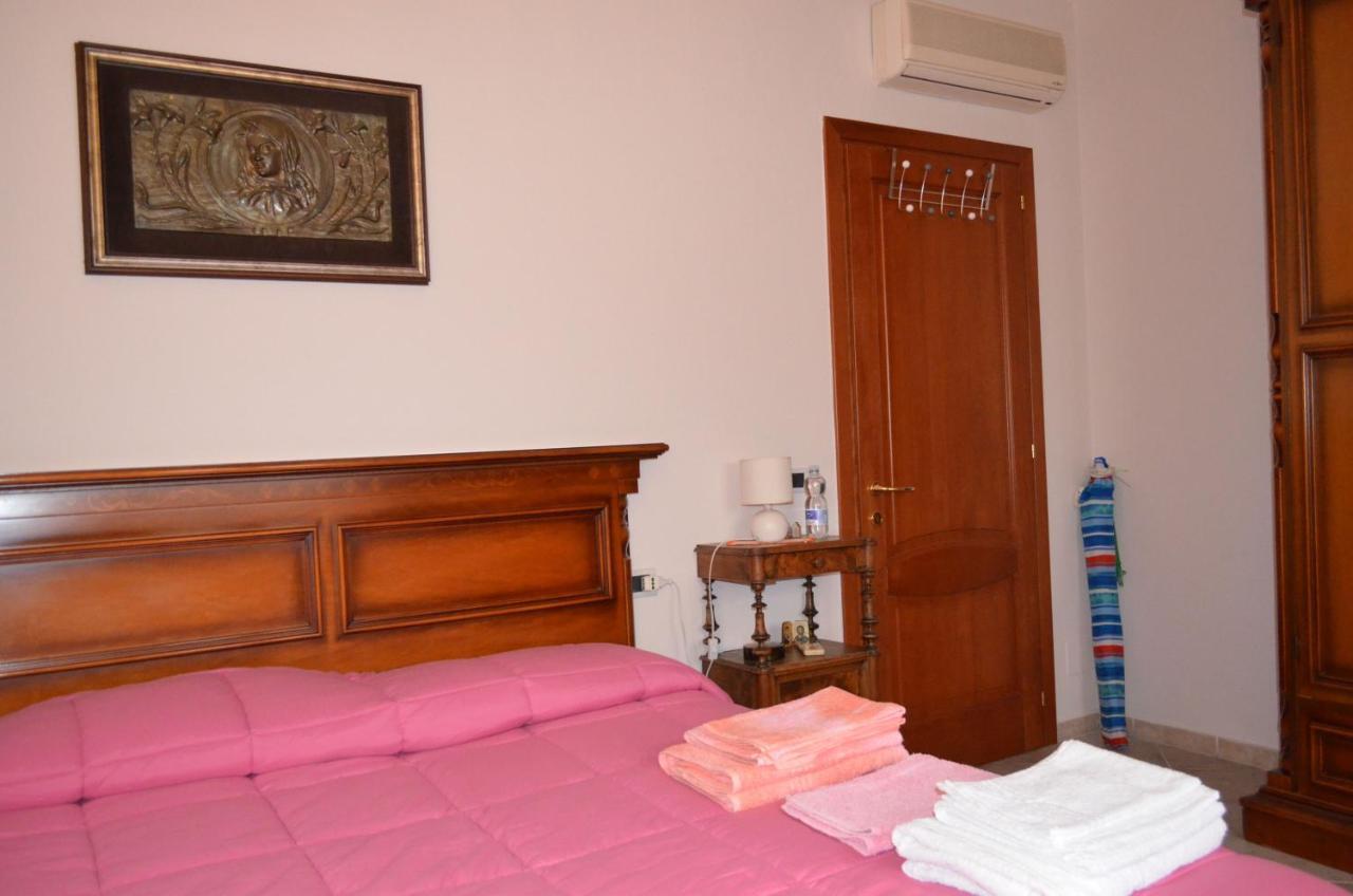 B&B Belvedere SantʼAntìoco Esterno foto